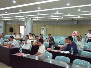 工程機(jī)械車(chē)輛拍賣(mài)，七輛成交六輛